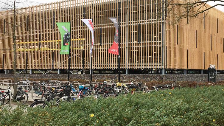 Crowded parking lots on Sunday 18 May