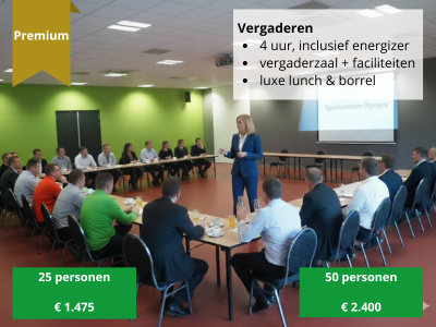 Groep in een U-opstelling luistert naar een spreker in een vergaderzaal van Olympos, Sportief vergaderen Premium