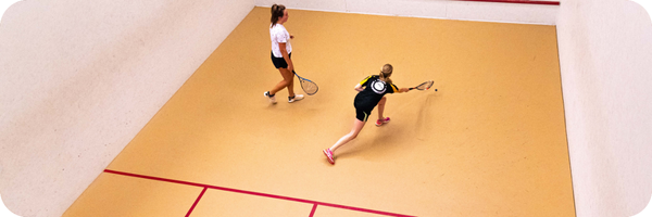 Tennissen op de all-weather banen van Olympos Utrecht