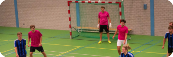 Deelnemers in actie tijdens een competitiewedstrijd bij Olympos